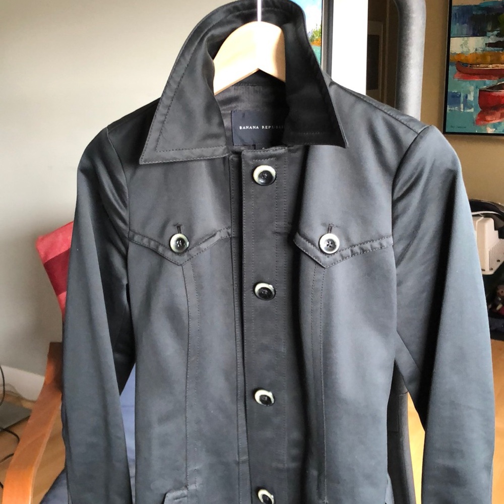 Banana Republic - Trenchcoat - Small